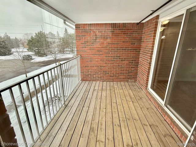 46116 Rhodes Drive, Macomb Township, MI 48044