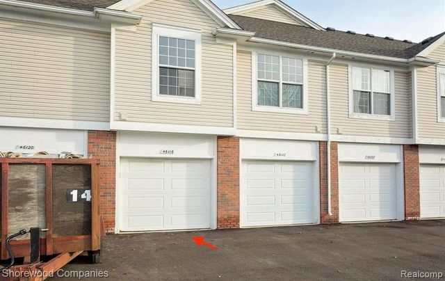 46116 Rhodes Drive, Macomb Township, MI 48044