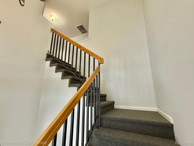 46116 Rhodes Drive, Macomb Township, MI 48044