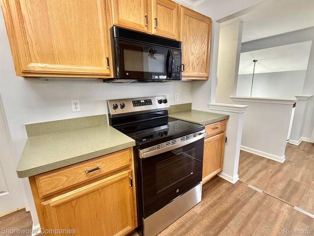 46116 Rhodes Drive, Macomb Township, MI 48044