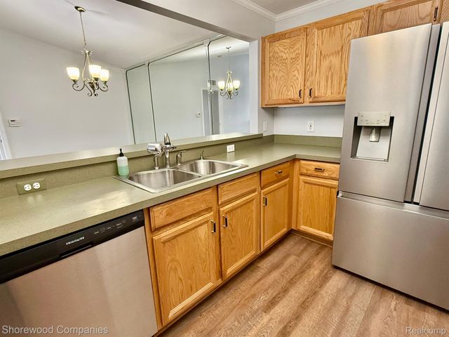 46116 Rhodes Drive, Macomb Township, MI 48044