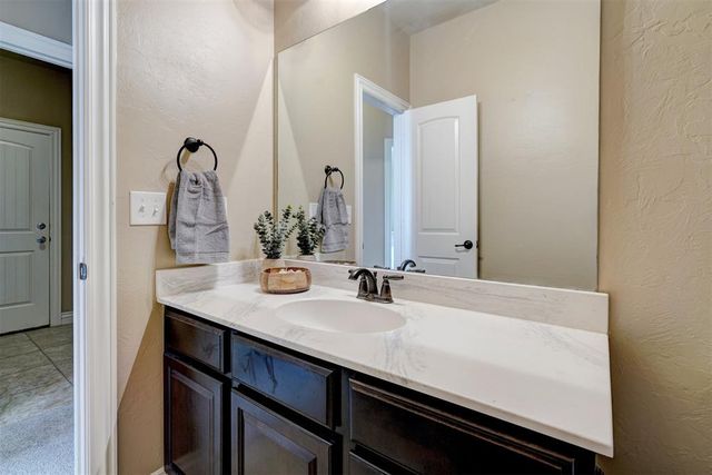 1805 Hobo Street, Yukon, OK 73099