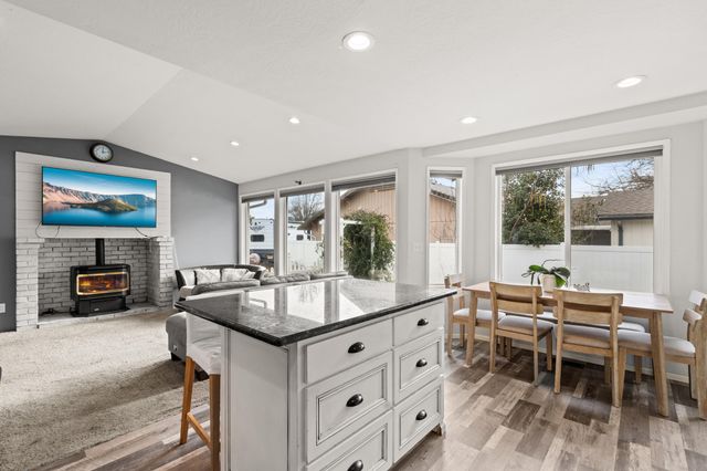 640 Malabar Street, Central Point, OR 97502