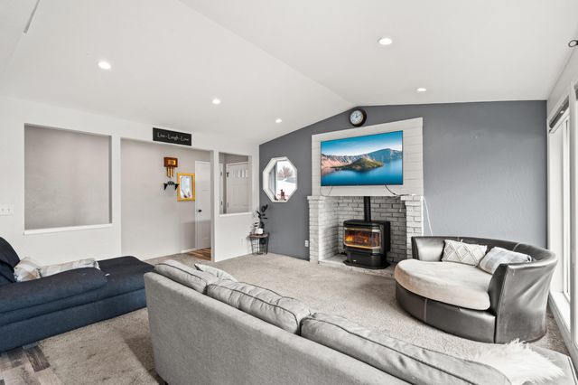 640 Malabar Street, Central Point, OR 97502