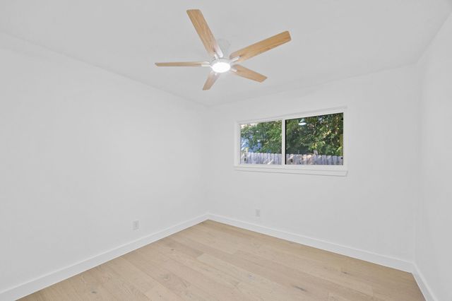 1905 Cedar Ridge DR A, Austin, TX 78741