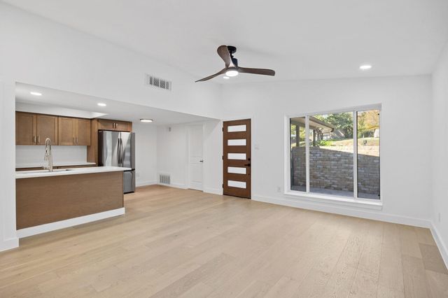 1905 Cedar Ridge DR A, Austin, TX 78741