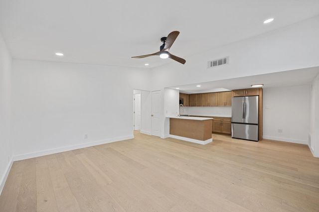 1905 Cedar Ridge DR A, Austin, TX 78741