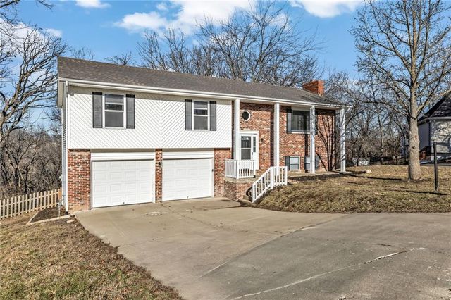6716 NW Lawson Lane, Parkville, MO 64152