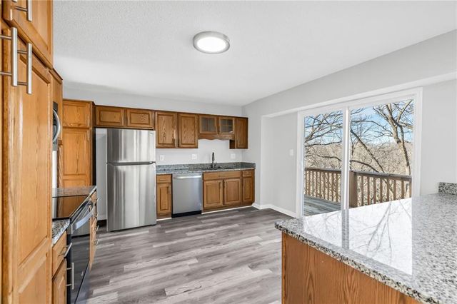 6716 NW Lawson Lane, Parkville, MO 64152