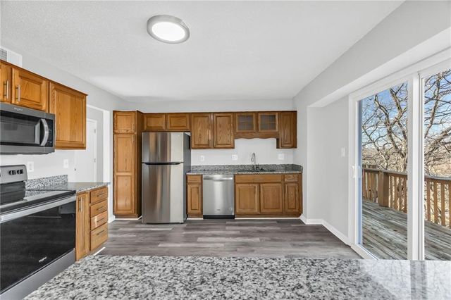 6716 NW Lawson Lane, Parkville, MO 64152