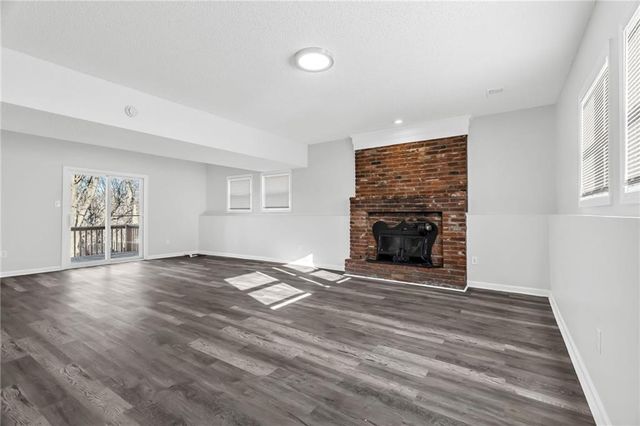 6716 NW Lawson Lane, Parkville, MO 64152