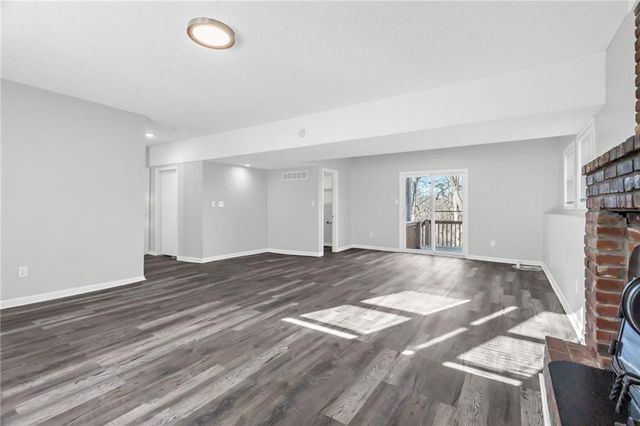 6716 NW Lawson Lane, Parkville, MO 64152