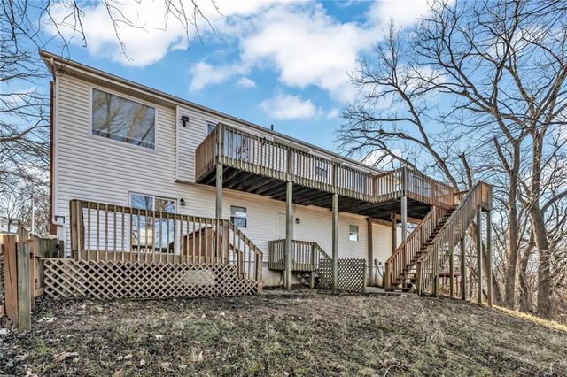 6716 NW Lawson Lane, Parkville, MO 64152