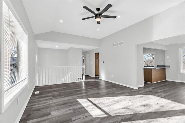 6716 NW Lawson Lane, Parkville, MO 64152