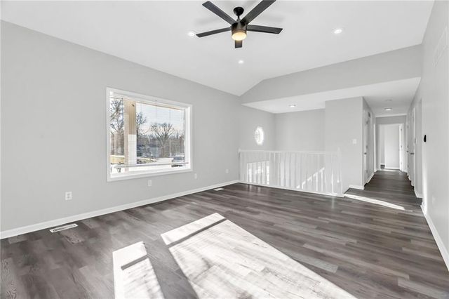 6716 NW Lawson Lane, Parkville, MO 64152