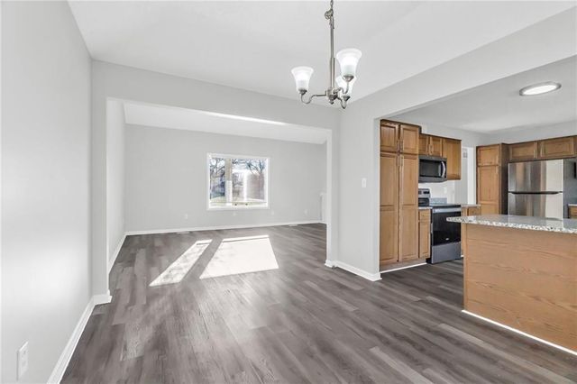 6716 NW Lawson Lane, Parkville, MO 64152