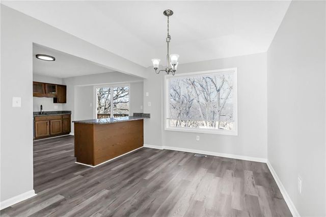 6716 NW Lawson Lane, Parkville, MO 64152