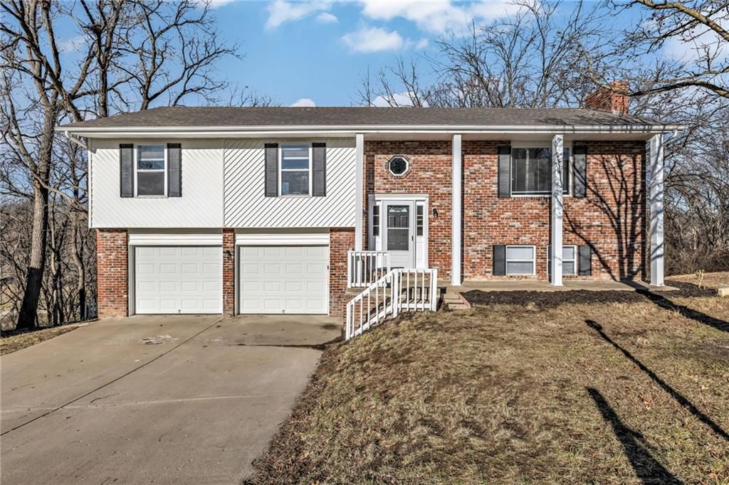 6716 NW Lawson Lane, Parkville, MO 64152