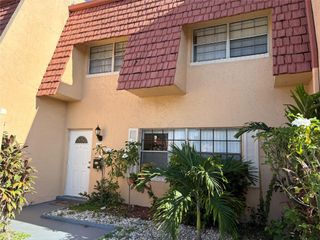 12 Meacham Ln 12, Tamarac, FL 33319