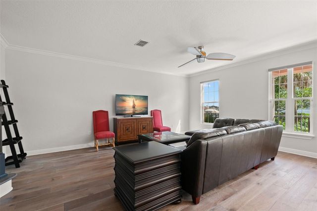 24 MANGROVE POINT, St Petersburg, FL 33705