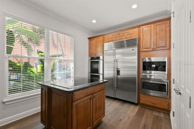 24 MANGROVE POINT, St Petersburg, FL 33705