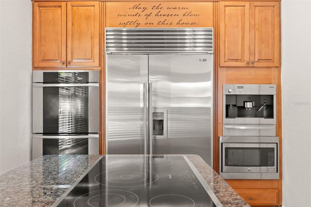 24 MANGROVE POINT, St Petersburg, FL 33705