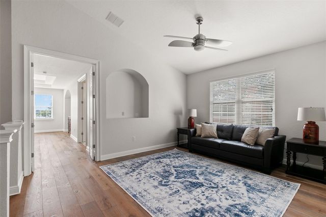 24 MANGROVE POINT, St Petersburg, FL 33705