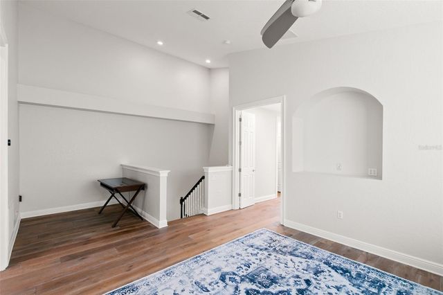 24 MANGROVE POINT, St Petersburg, FL 33705