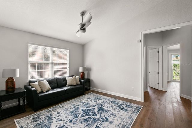 24 MANGROVE POINT, St Petersburg, FL 33705