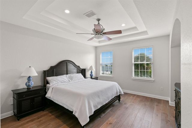 24 MANGROVE POINT, St Petersburg, FL 33705