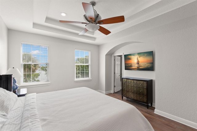 24 MANGROVE POINT, St Petersburg, FL 33705