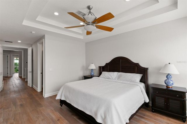 24 MANGROVE POINT, St Petersburg, FL 33705