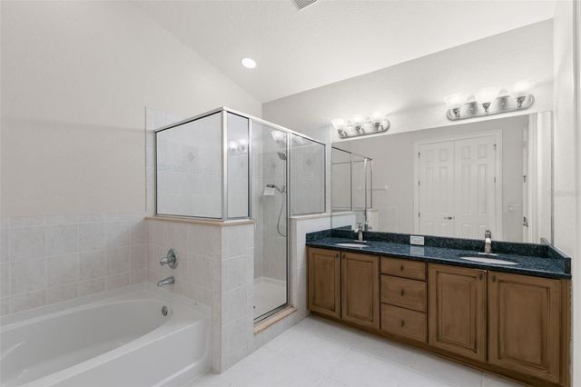 24 MANGROVE POINT, St Petersburg, FL 33705