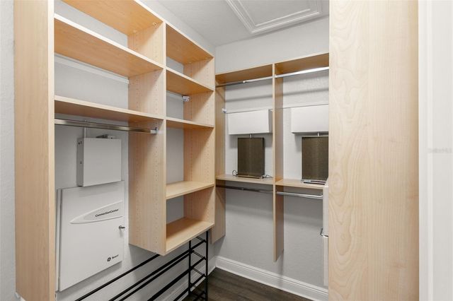 24 MANGROVE POINT, St Petersburg, FL 33705