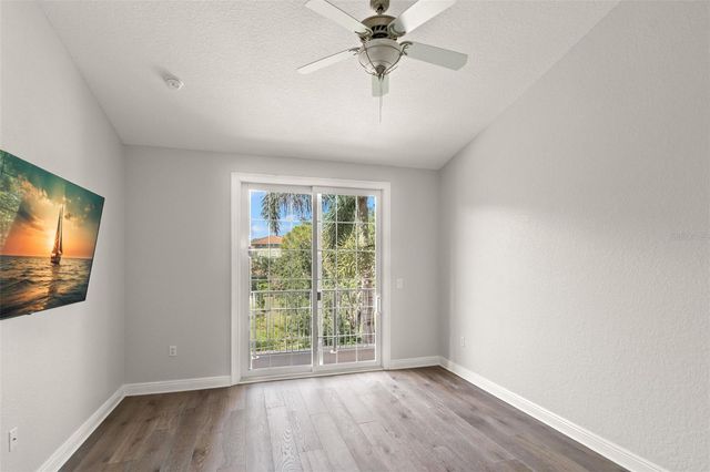 24 MANGROVE POINT, St Petersburg, FL 33705