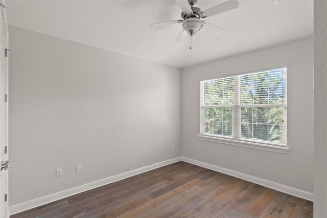 24 MANGROVE POINT, St Petersburg, FL 33705