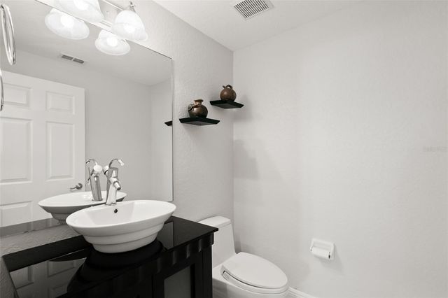 24 MANGROVE POINT, St Petersburg, FL 33705