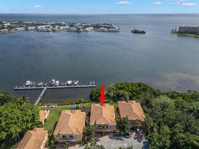 24 MANGROVE POINT, St Petersburg, FL 33705