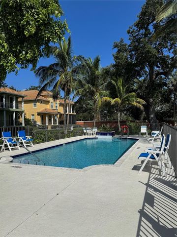 24 MANGROVE POINT, St Petersburg, FL 33705