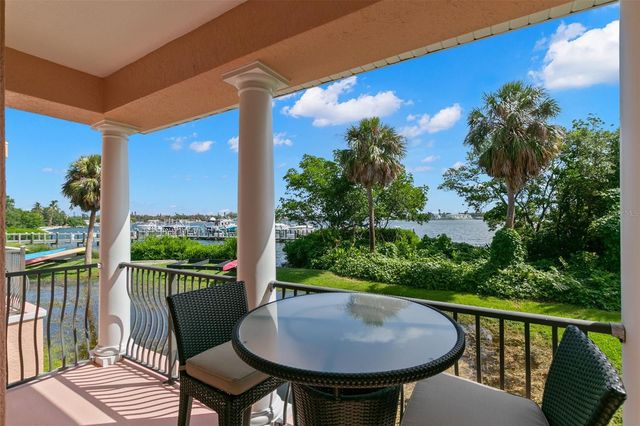 24 MANGROVE POINT, St Petersburg, FL 33705
