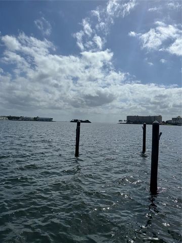 24 MANGROVE POINT, St Petersburg, FL 33705