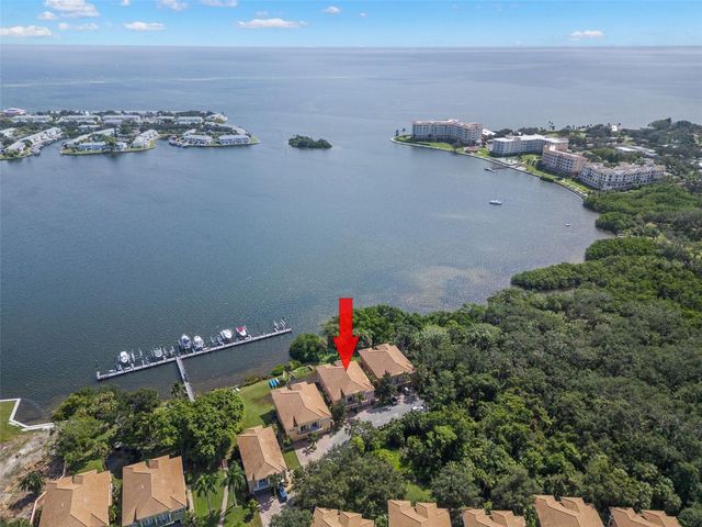 24 MANGROVE POINT, St Petersburg, FL 33705