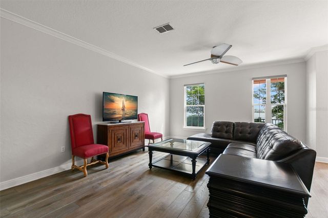 24 MANGROVE POINT, St Petersburg, FL 33705