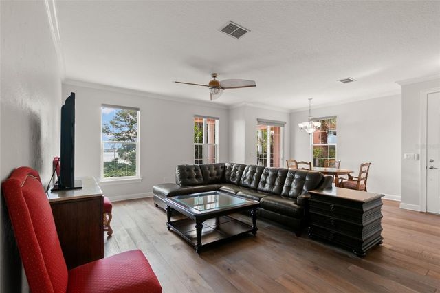 24 MANGROVE POINT, St Petersburg, FL 33705