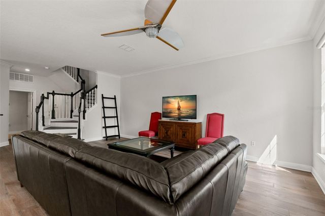 24 MANGROVE POINT, St Petersburg, FL 33705