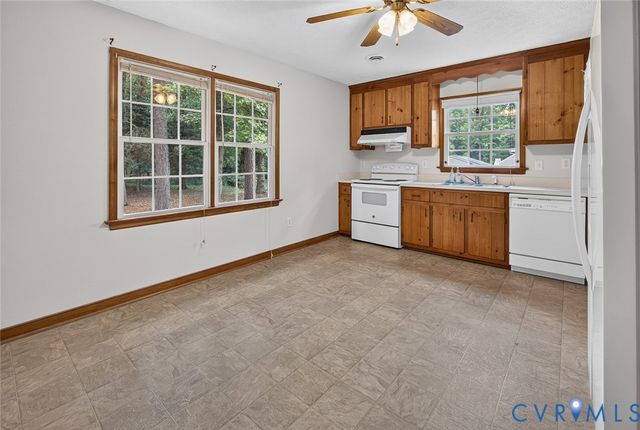 8395 Dell Ray Dr, Mechanicsville, VA 23116