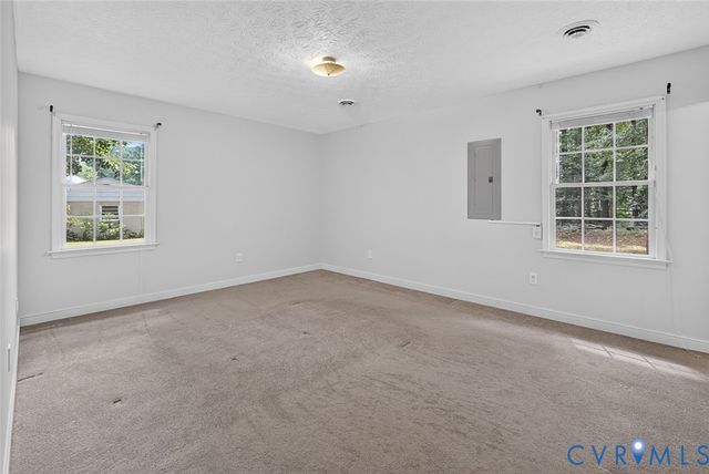 8395 Dell Ray Dr, Mechanicsville, VA 23116