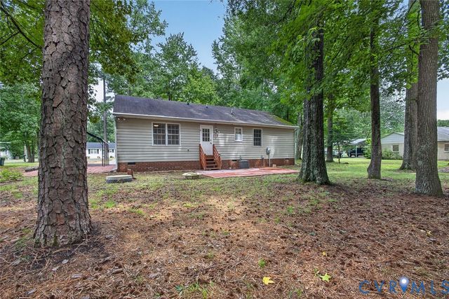 8395 Dell Ray Dr, Mechanicsville, VA 23116