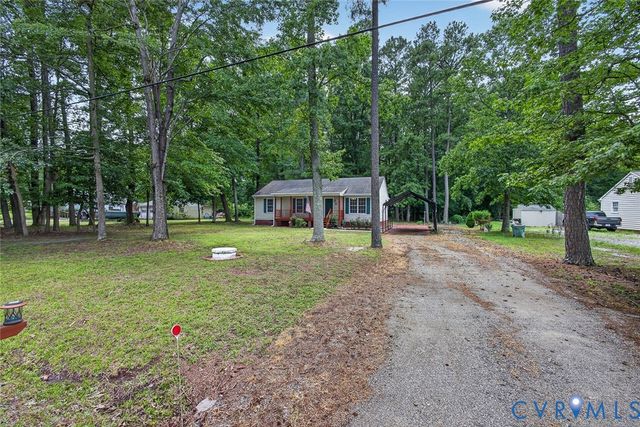 8395 Dell Ray Dr, Mechanicsville, VA 23116