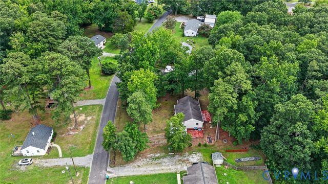 8395 Dell Ray Dr, Mechanicsville, VA 23116